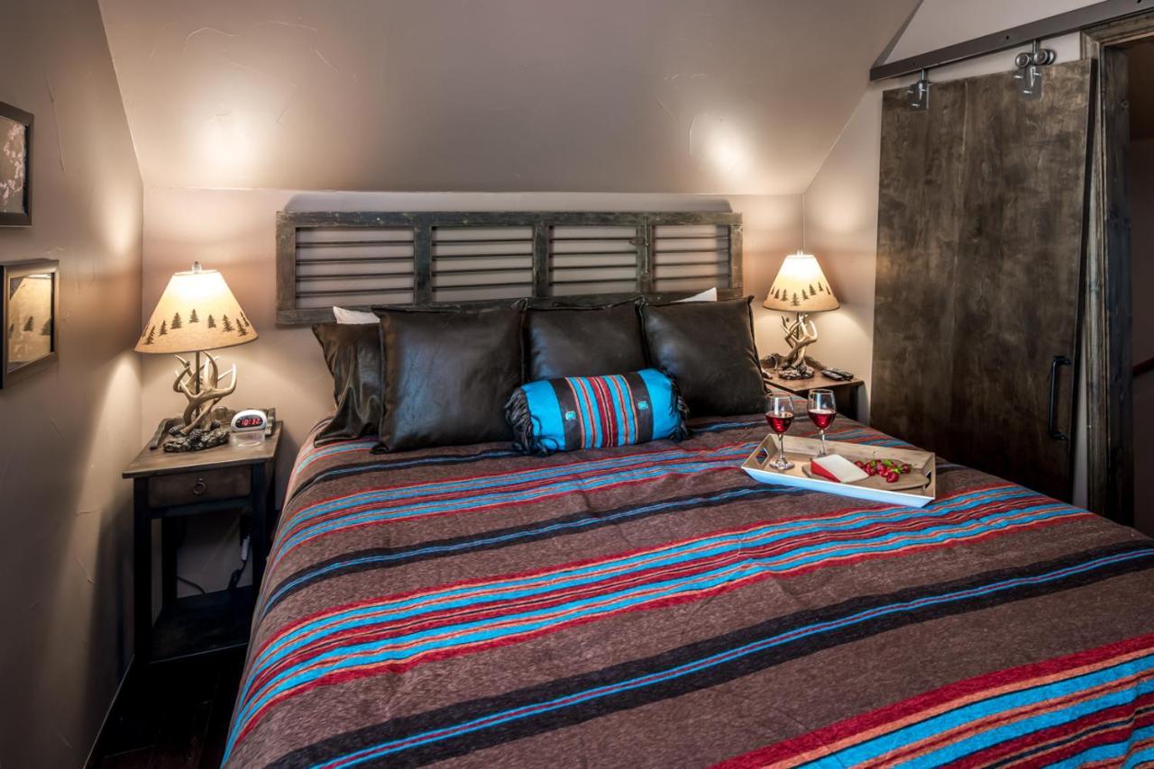Fifth Dimension, 2 Bedrooms, Wifi, Hot Tub, Game Table, Grill, Sleeps 4 Руідозо Екстер'єр фото